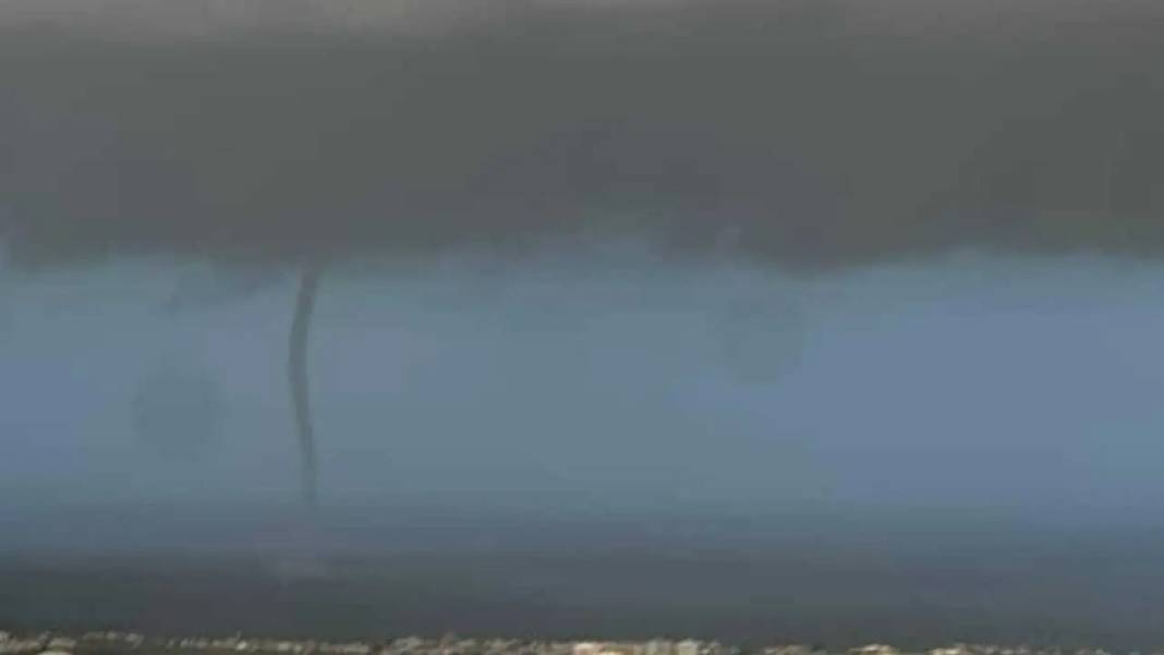 Hatay’da Sağanak Sel Oldu: Öğrenciler Kepçeyle Kurtarıldı! 6